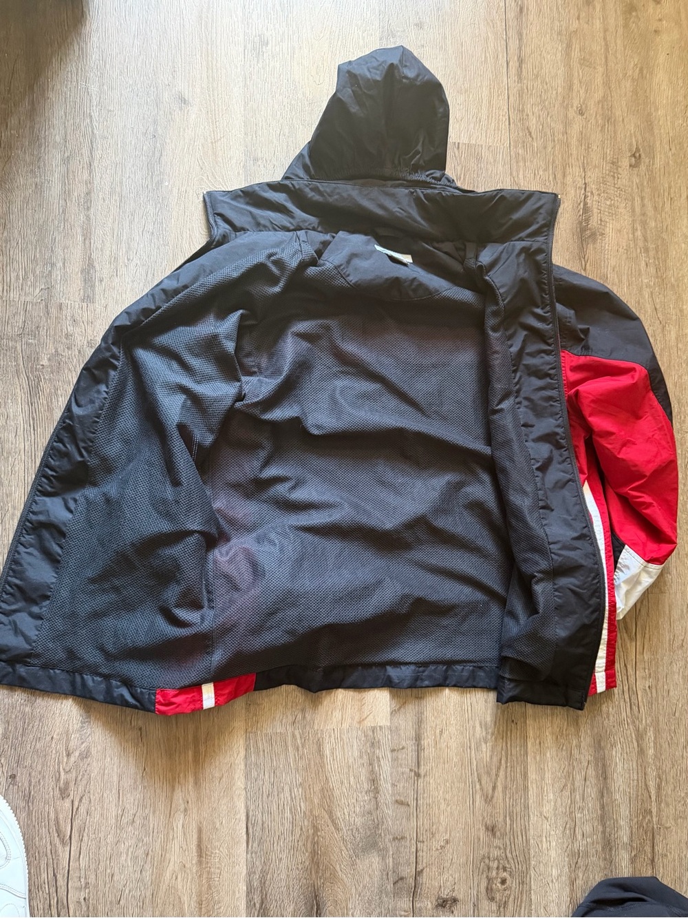 Nike Kids Xl Black, Red & White Sport heavy windbreaker Jacket - Picture 3 of 4